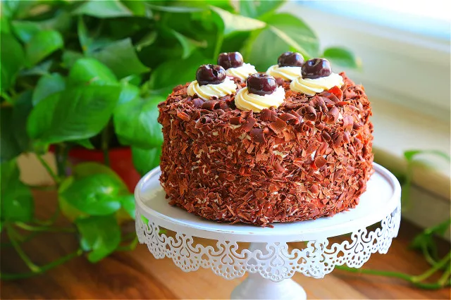 黑森林蛋糕很多人认为它是巧克力蛋糕，其实它就是一种樱桃奶油蛋糕！