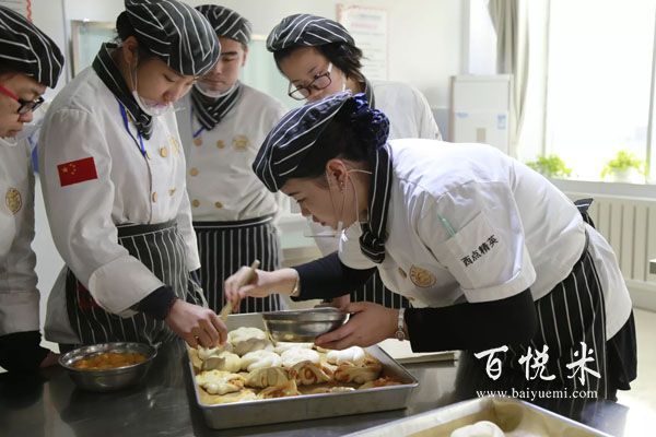 西点培训学佼学习了西点技术，到蛋糕店上班大概多少钱一月？