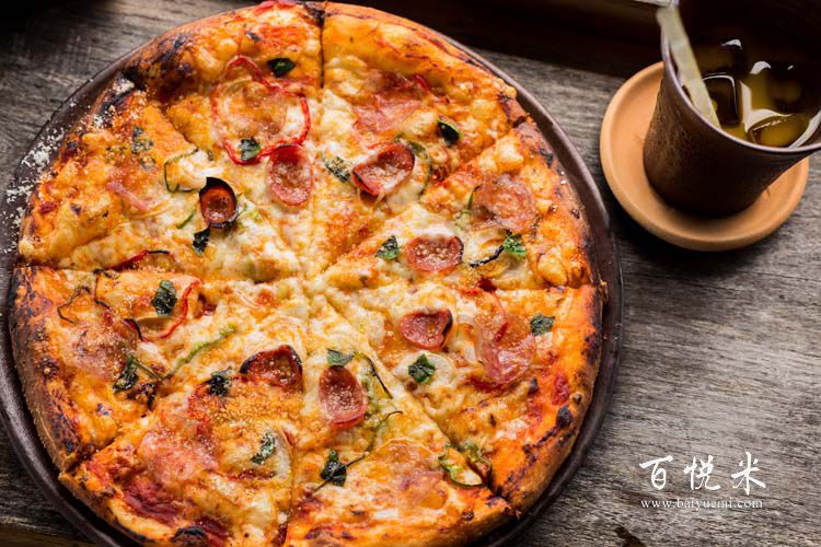 脆肠披萨在家怎么做？披萨的做法跟配方是什么样的？